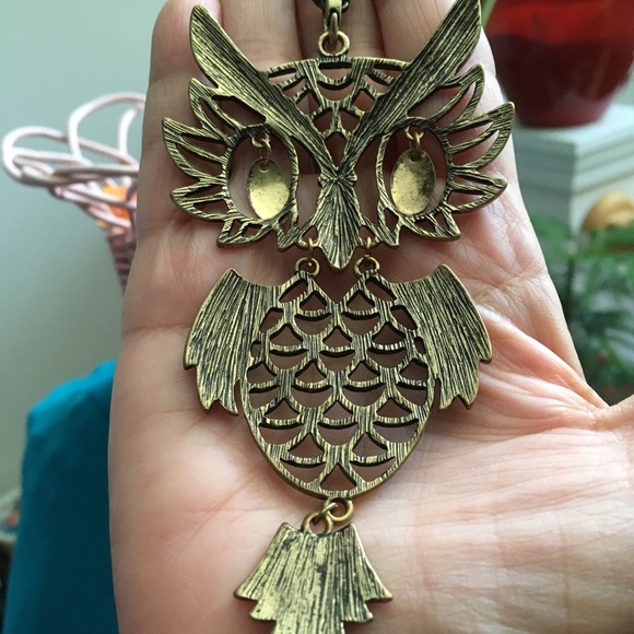 ON HOLD Adorable Brass Tone Owl Necklace - Picture 4 of 9